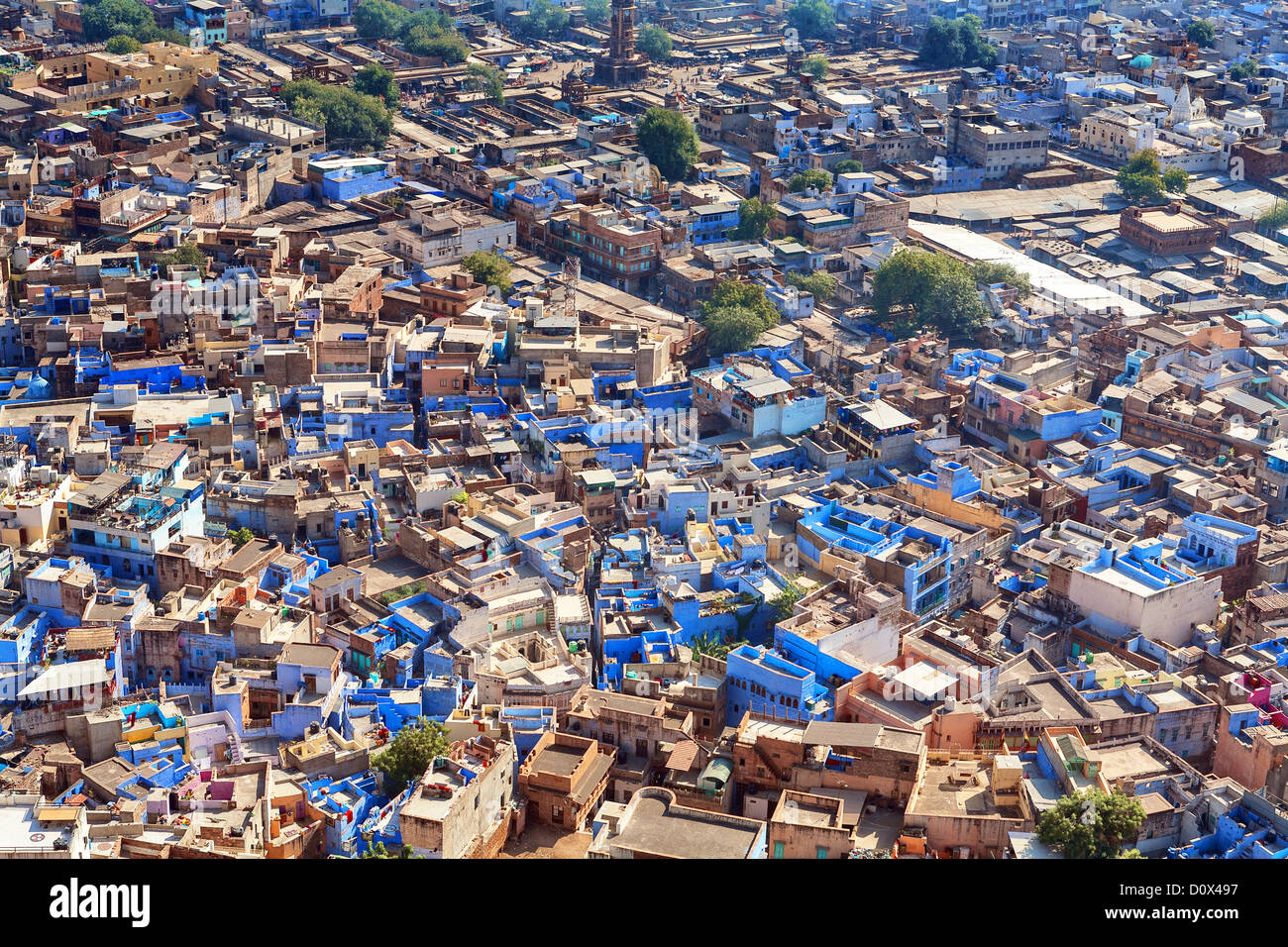 Una vista di Jodhpur la città blu del Rajasthan, India. Vista città vista della città dalla Forte Mehrangarh. Foto Stock