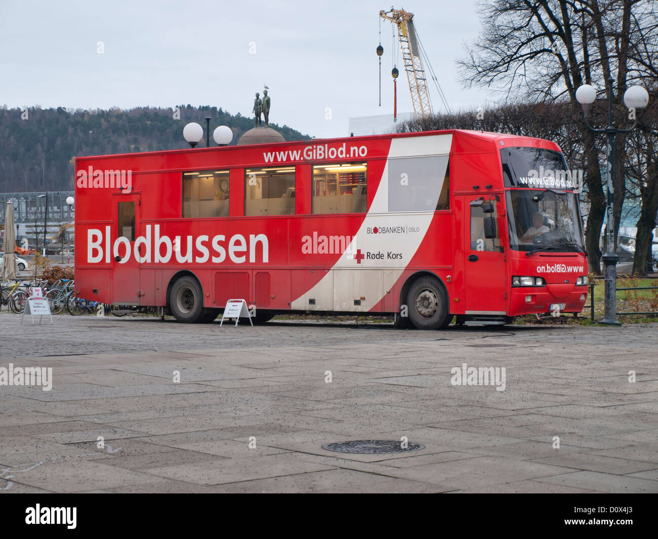 Blodbussen, il sangue bus, ambulatoriamente service per rendere più facile per i donatori di contribuire alla banca del sangue in Oslo Norvegia Foto Stock
