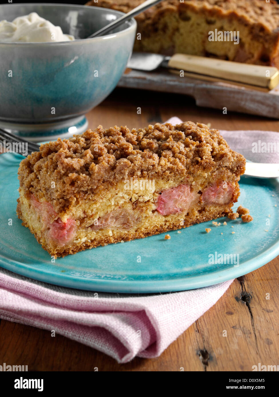 Rabarbaro crumble cake Foto Stock