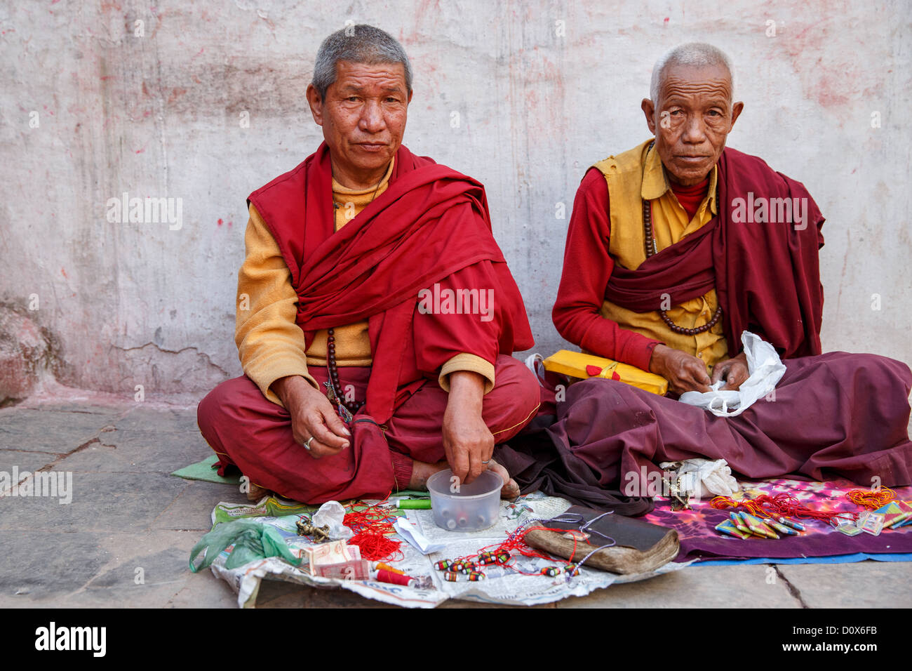 I monaci buddisti a Stupa Boudhanath, Kathmandu, Nepal Foto Stock