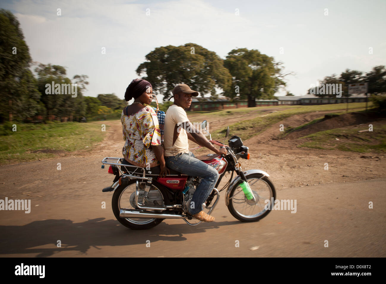 Motociclo taxi (boda boda) in Kasese, Uganda, Africa orientale Foto Stock