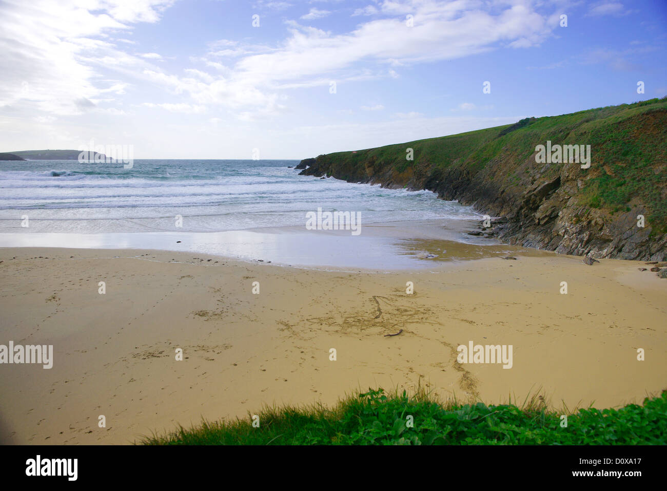 Uno dei sette spiagge circostanti la costa presso il St Merryn, Cornwall. Foto Stock