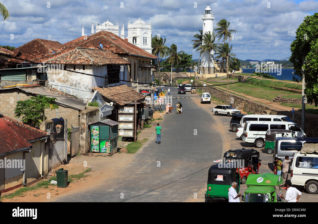 Scena di strada all'interno storico Galle Fort, Sri Lanka Foto Stock