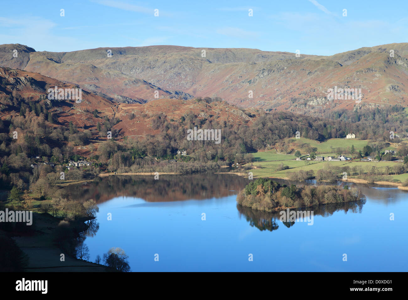 Grasmere lake e il villaggio visto da Loughrigg cadde Lake District inglese UK Foto Stock