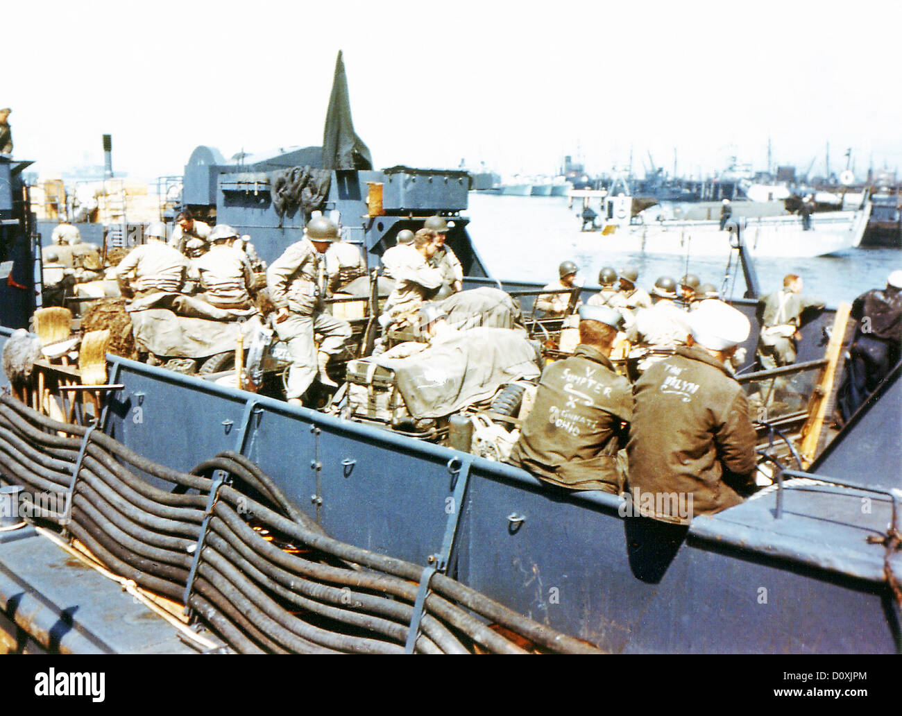 Operazione Overlord, Normandia, Soldati, 1a divisione di fanteria, Stati Uniti, esercito, Landing Craft Trasporti, LCT, sbarco, Fran Foto Stock