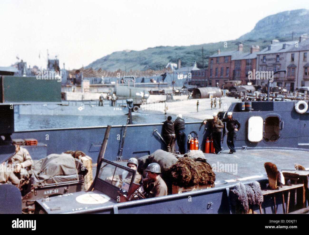 Operazione Overlord, Normandia, American, esercito, jeep, caricamento Landing Craft Trasporti, LCT, porta l'Inghilterra meridionale, invasione, Fr Foto Stock