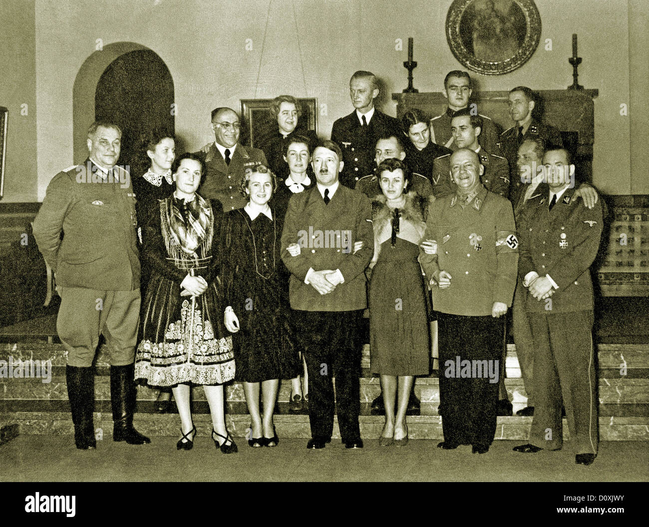 Eva Braun, Adolf Hitler, Wilhelm Brückner, Hitler's Chief aiutante, Christa Schröder, segretario di Hitler e Eva Braun, Adolf Hitl Foto Stock