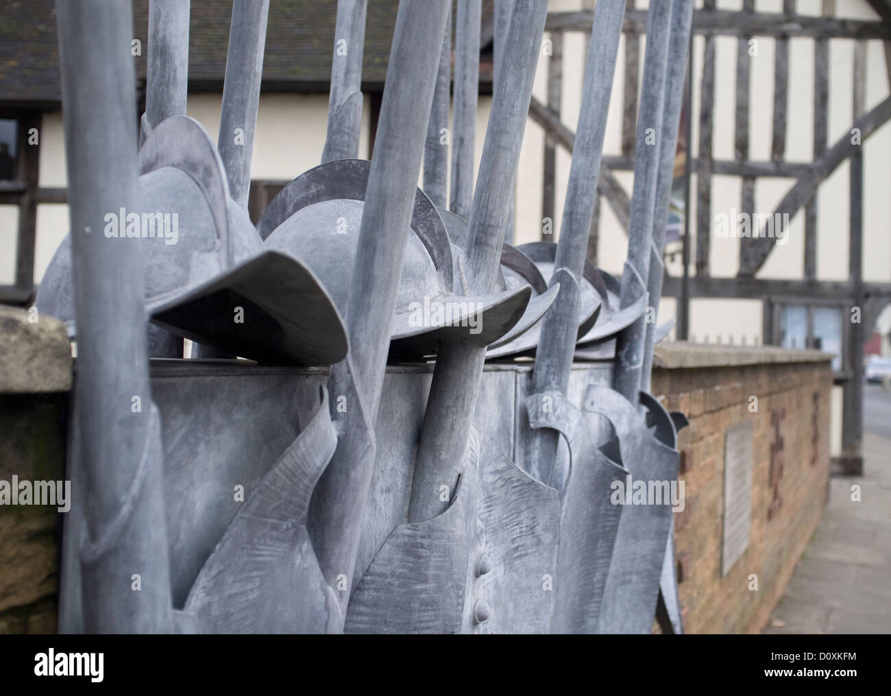 Guerra civile inglese figure nei pressi della Commenda sul ponte Sidbury, Worcester, England, Regno Unito Foto Stock
