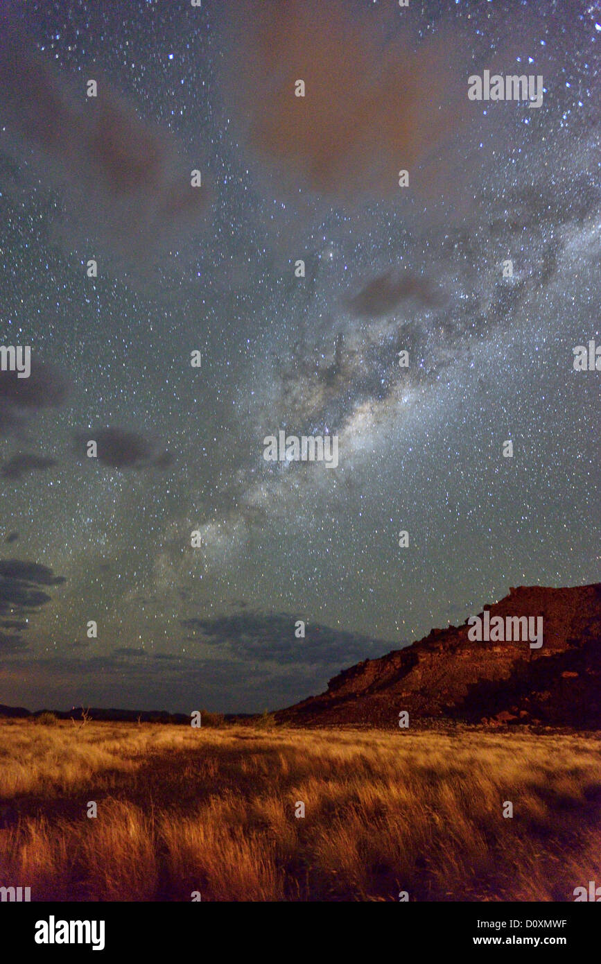 Africa, Namibia, Damaraland, Twyfelfontein, UNESCO World Heritage, sito, stelle del cielo notturno, sky, stelle starlit, costellata di sky, Foto Stock