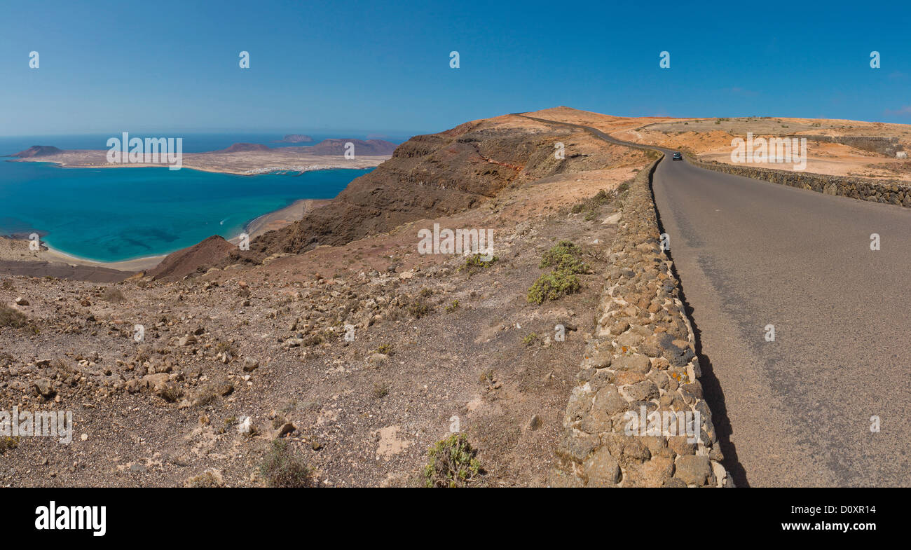 Spagna Lanzarote, Ye, Mirador del Rio, Isla Graciosa, paesaggio, acqua, estate, la montagna, il mare e le Isole Canarie, Foto Stock