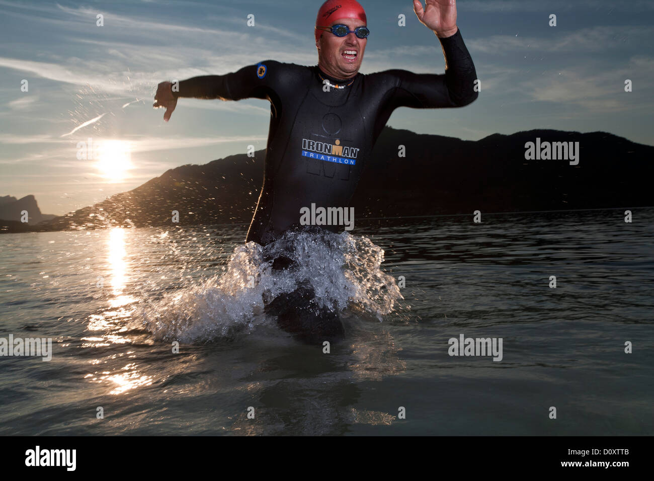 Austria, Europa, Ironman, uomo, sport, costume da bagno, piscina, sul lago Attersee, sport estremo, triathlon Foto Stock