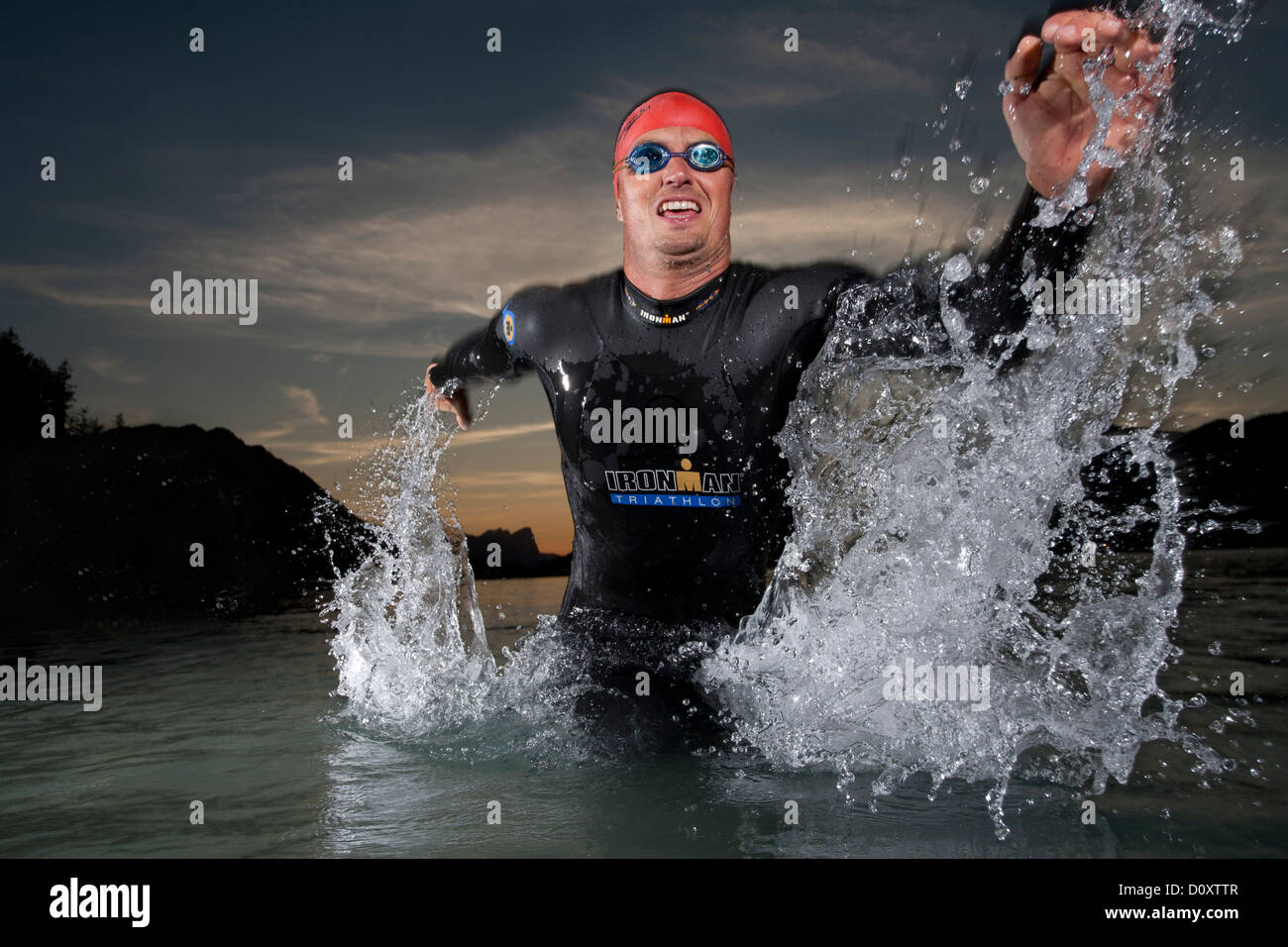 Austria, Europa, Ironman, uomo, sport, costume da bagno, piscina, sul lago Attersee, sport estremo, triathlon Foto Stock