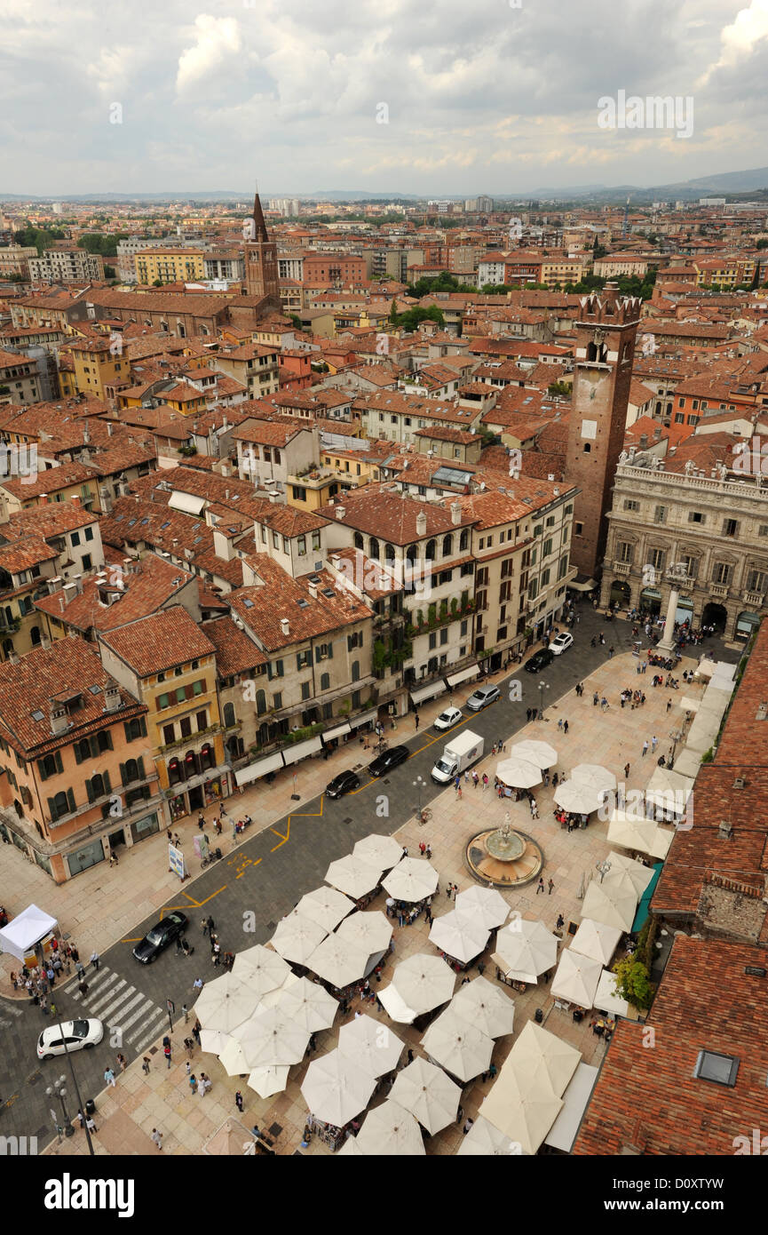 L'Italia, Europa, Veneto, Verona, luogo di mercato, tetti, case, case, Foto Stock