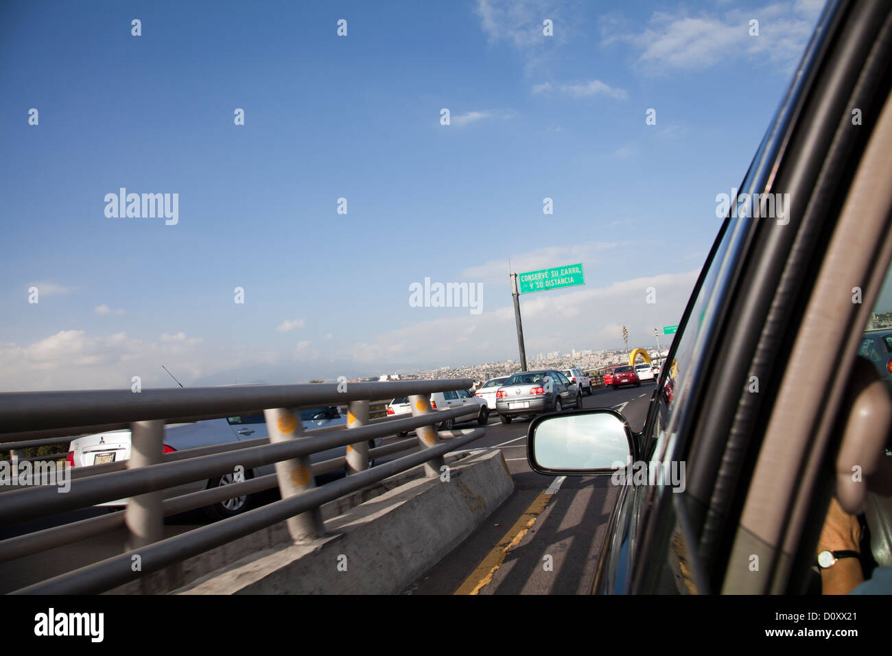 Superstrada Periférico intorno a Città del Messico DF - Viaggiando verso sud in direzione di Xochimilco Foto Stock
