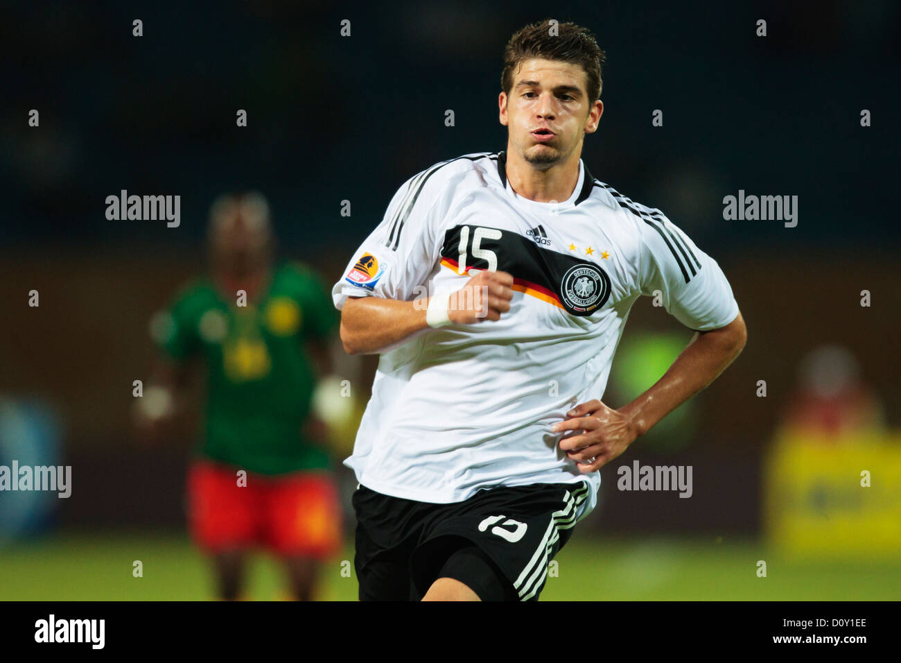 ISMAILIA, EGITTO - 2 OTTOBRE: La Germania Semih Aydilek corre durante la partita della Coppa del mondo Under-20 2009 contro il Camerun all'Ismailia Stadium il 2 ottobre 2009 a Ismailia, Egitto. Solo per uso editoriale. Uso commerciale vietato. (Fotografia di Jonathan Paul Larsen / Diadem Images) Foto Stock