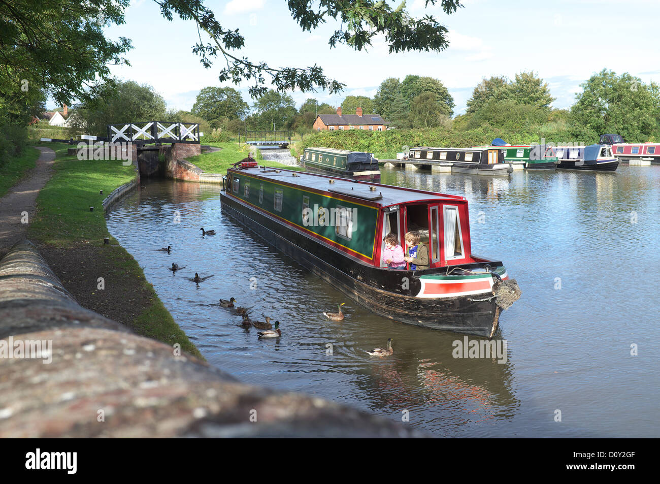 Narrowboat sul canale di Stratford a Kingswood Junction, Lapworth, Warwickshire, Inghilterra Foto Stock