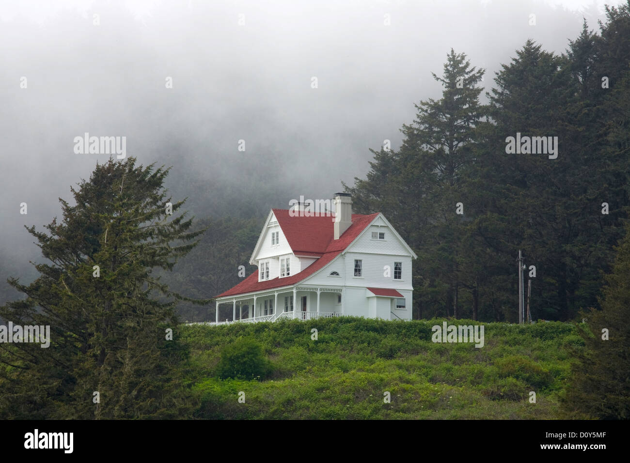 O00249-00...OREGON - Fanalisti casa a testa Heceta Luce, Devils gomito. Foto Stock O00249-00...OREGON - Fanalisti casa a testa Heceta Luce, Devils gomito. Foto Stock