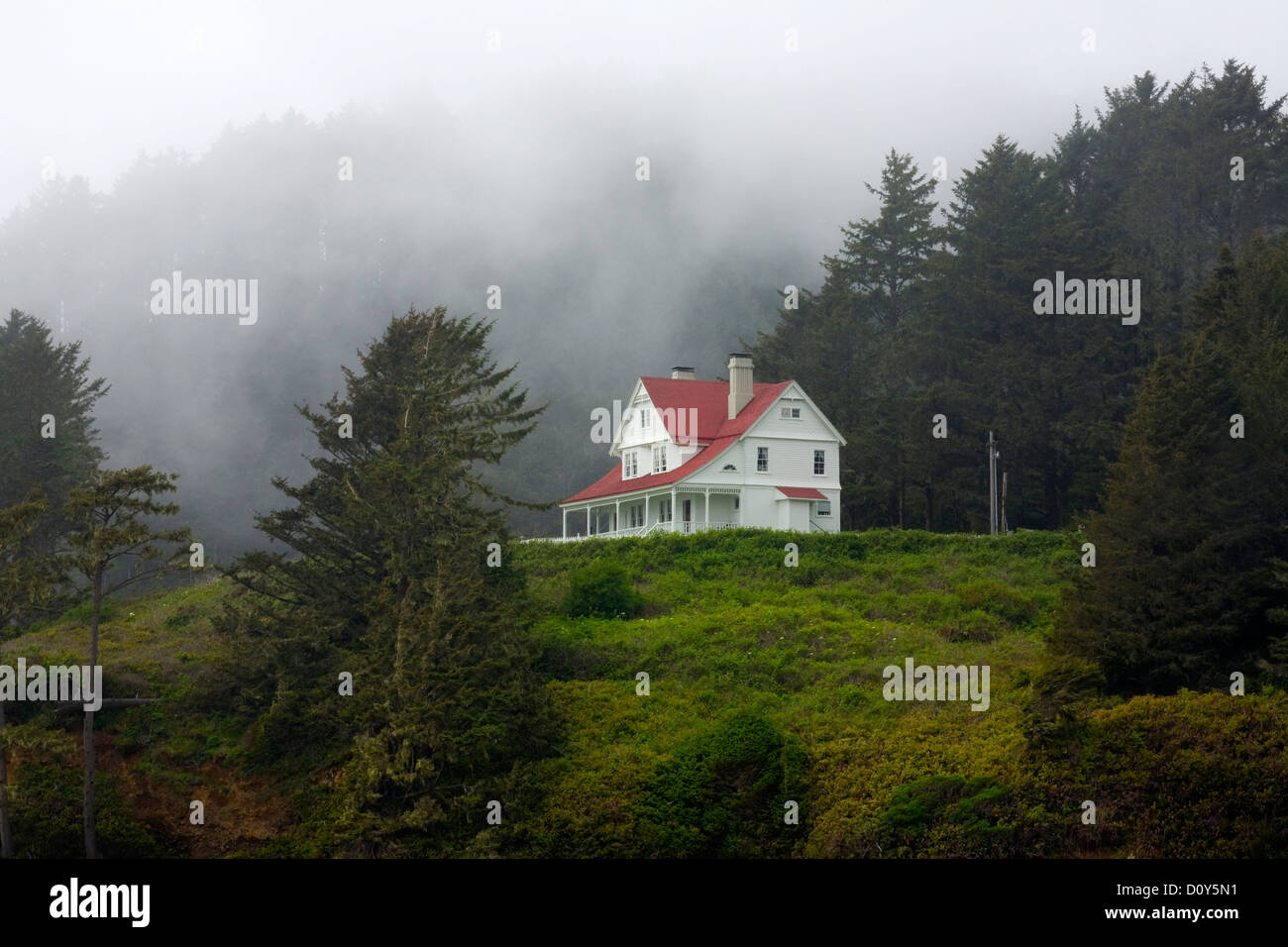 O00250-00...OREGON - Fanalisti casa a testa Heceta Luce, Devils gomito. Foto Stock O00250-00...OREGON - Fanalisti casa a testa Heceta Luce, Devils gomito. Foto Stock