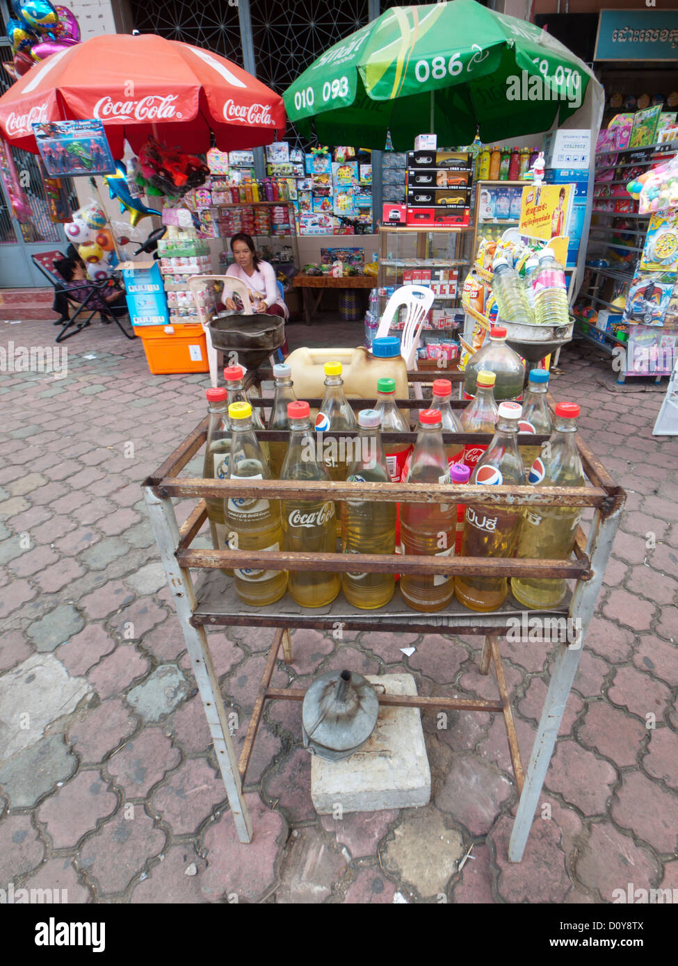 La benzina la stazione di ricarica in Phnom Penh Cambogia Foto Stock