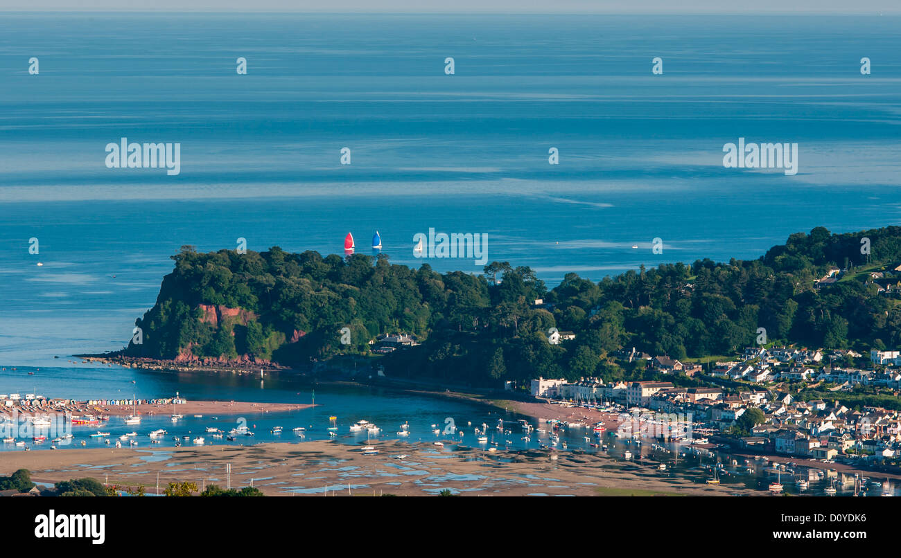 Teignmouth, Devon, Inghilterra. 25 luglio 2012. Il fiume Teign estuario in una giornata di sole con barche a vela, barche, il mare e la sabbia. Foto Stock