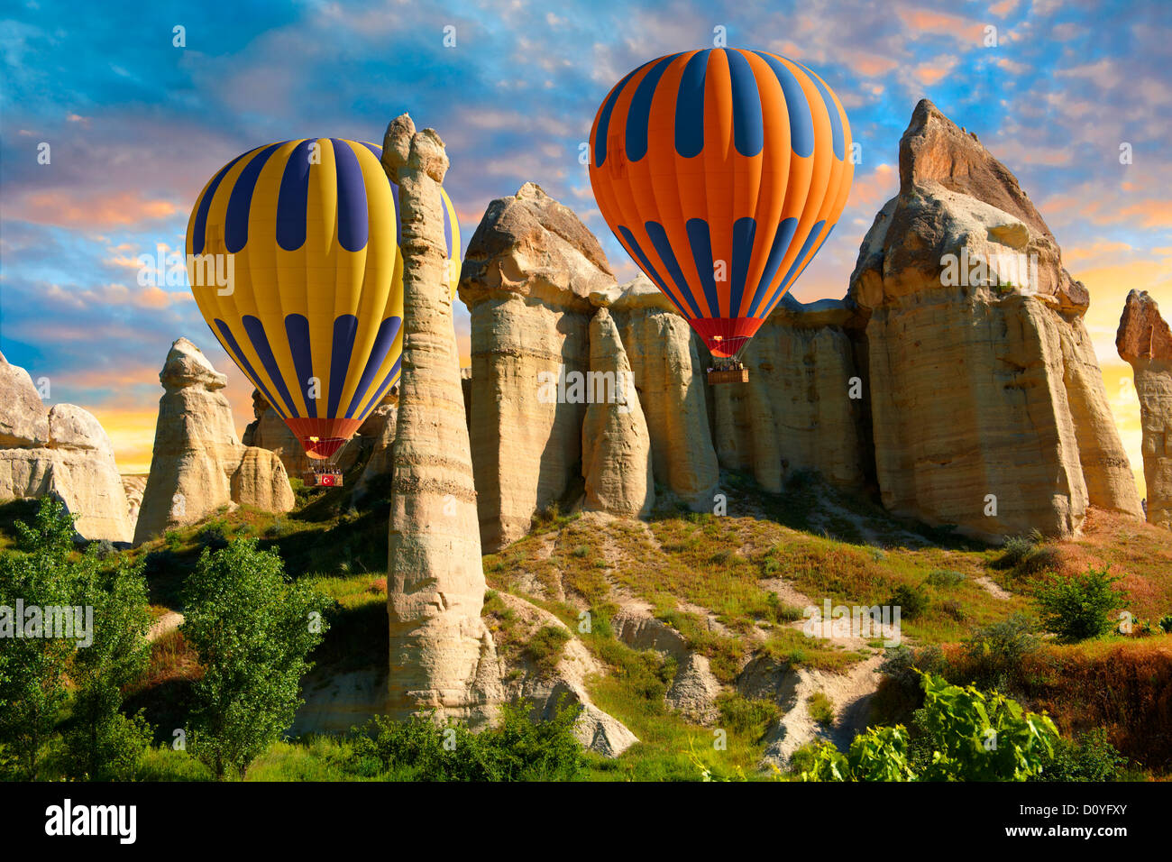 Hot Air Baloons oltre i Love Valley , Cappadocia Turchia Foto Stock