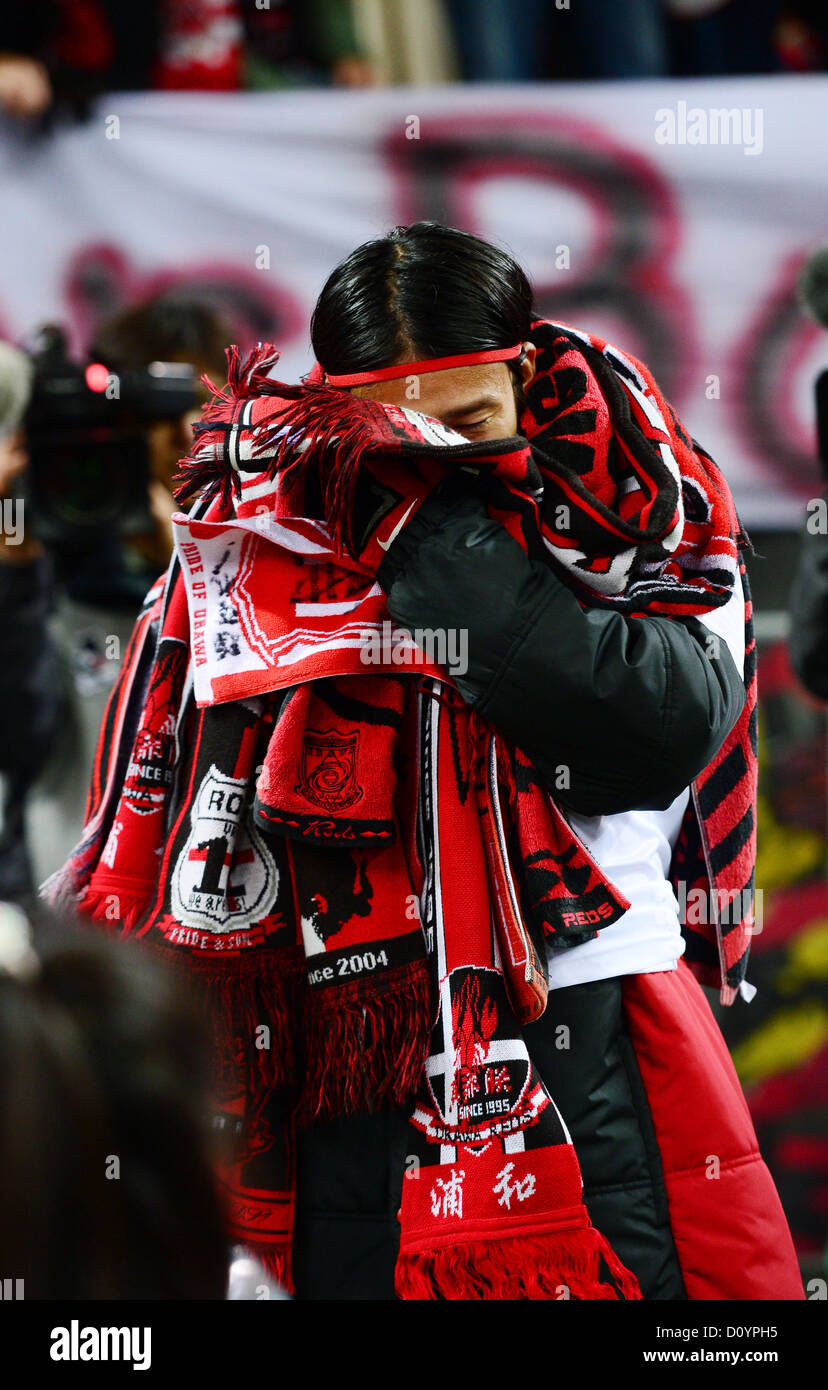 Tatsuya Tanaka (rossi), 1 dicembre 2012 - Calcio : Tatsuya Tanaka di Urawa Reds grida come egli riconosce fan dopo il 2012 J.League Division 1 corrispondenza tra Urawa Red Diamonds 2-0 Nagoya Grampus otto a Saitama Stadium 2002 a Saitama, Giappone. (Foto di AFLO) Foto Stock