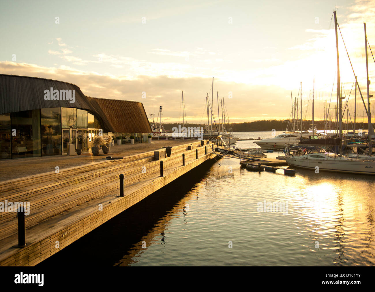 Onda di Oslo, un ristorante premiato dalla Michelin su Oslo e trendy di Aker Brygge waterfront Foto Stock