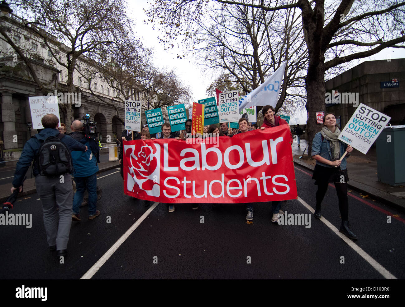 Studente del lavoro marciato pacificamente gli studenti a Londra Demo, contro l'aumento delle tasse di iscrizione e contributi 2012. Foto Stock