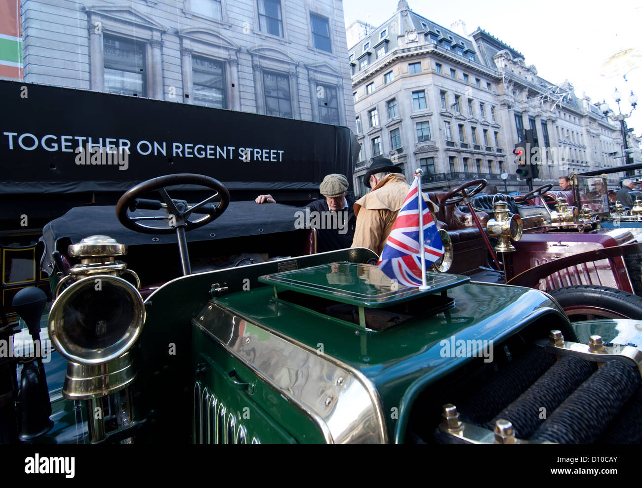 Insieme sul Regents Street , centinaia di auto d'epoca arrivati per il RAC motor show 2012 Foto Stock