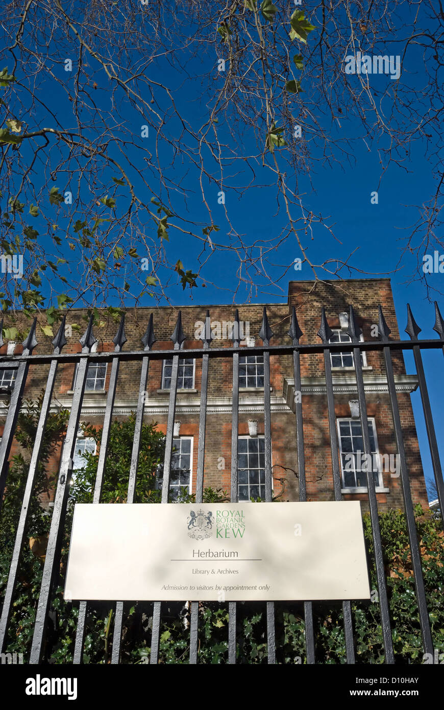 La facciata con il segno dell'erbario biblioteca e archivio di kew gardens, Surrey, Inghilterra Foto Stock