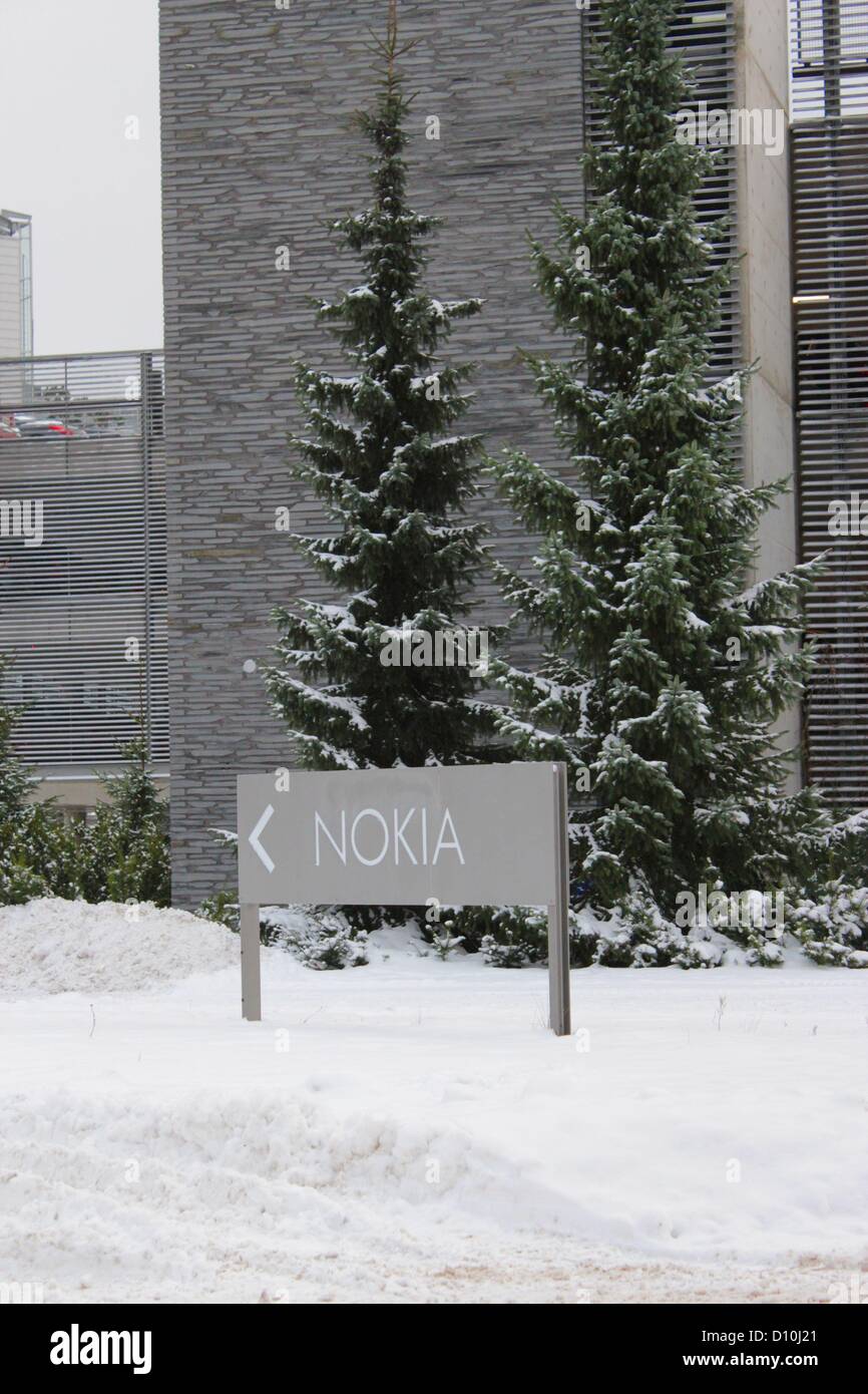 Il 4 dicembre, 2012 - Keilaniemi, Espoo, Finlandia. Telefono cellulare Nokia fabbricazione vende il suo quartier generale di Espoo. La società rimarrà come un inquilino nei locali. L'alto edificio a Keilaniemi, Espoo, viene venduta ad una società finlandese specializzata in real estate investment management, Exilion, per 170 milioni di euro. Foto Stock