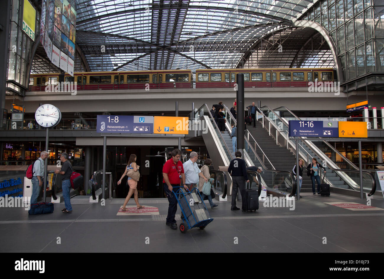Berlino, Germania, interni di Berlin Hauptbahnhof Foto Stock