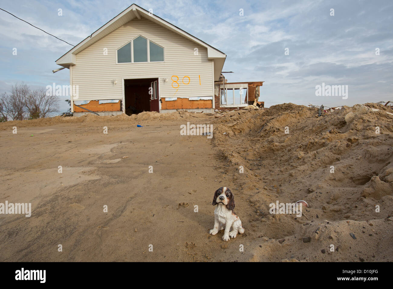 Unione Beach, New Jersey - Una casa sul New Jersey Shore gravemente danneggiato dall' uragano di sabbia. Foto Stock