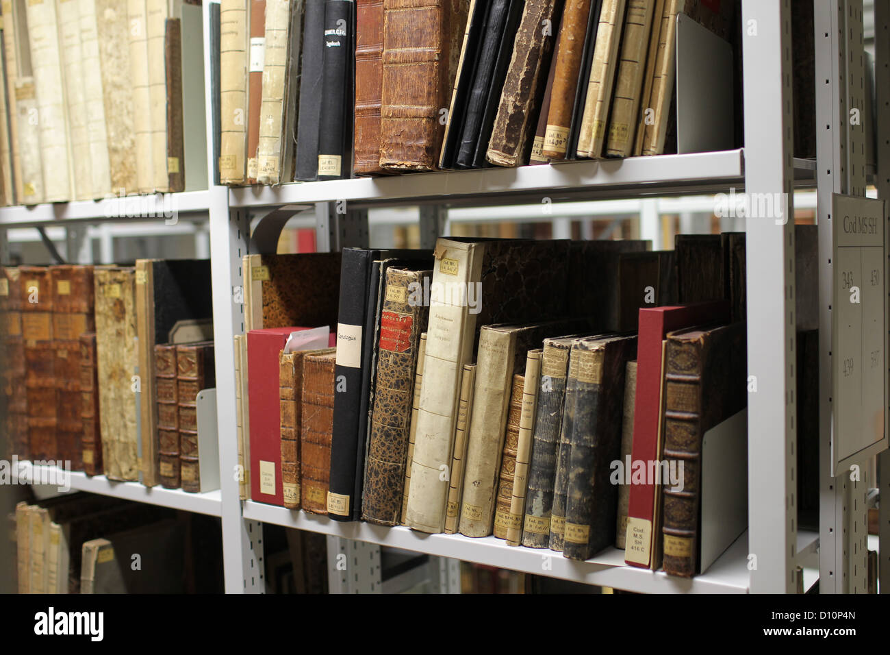 Kiel, Germania, per i vecchi libri nel dipartimento di conservazione e la Biblioteca universitaria CAU Foto Stock