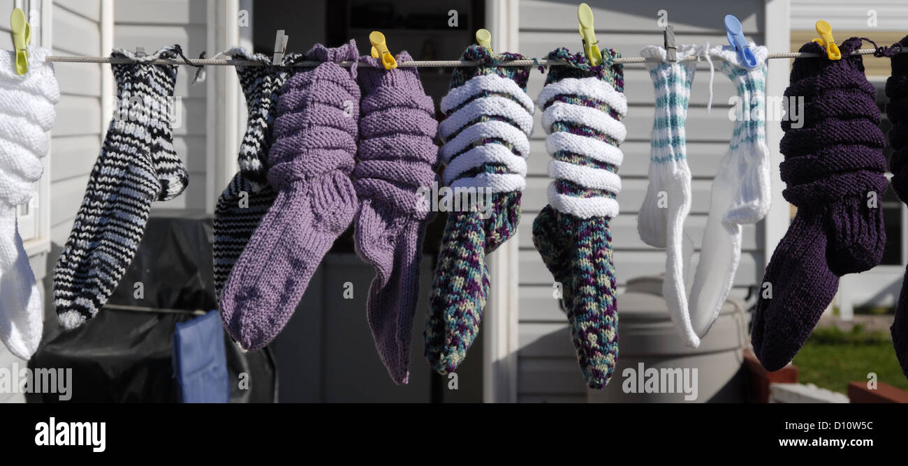 Mano Calze a maglia per la vendita nel fiume di trota, Terranova Foto stock  - Alamy