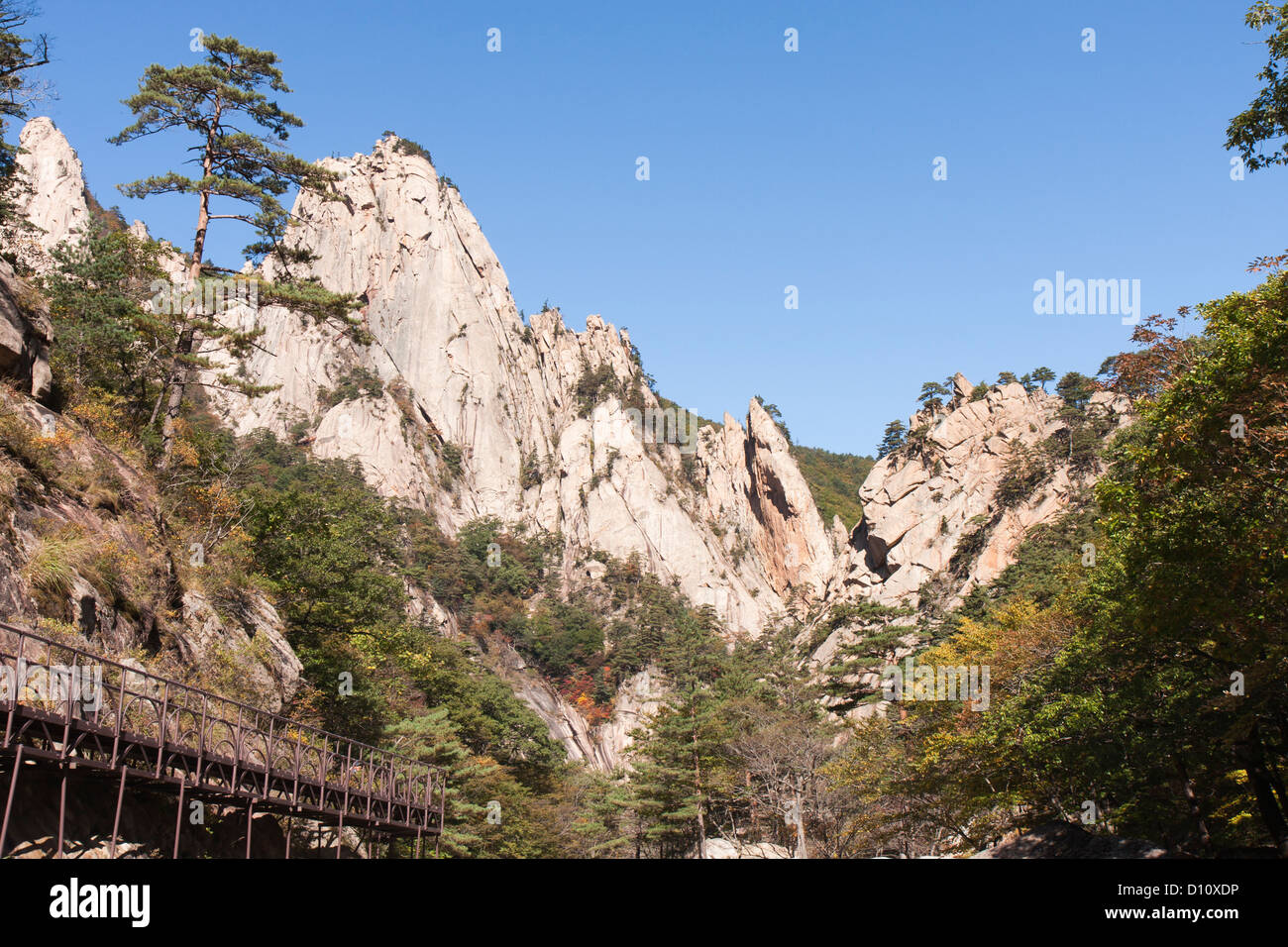 Biseondae picchi e passerella, Seoraksan National Park, Corea del Sud Foto Stock