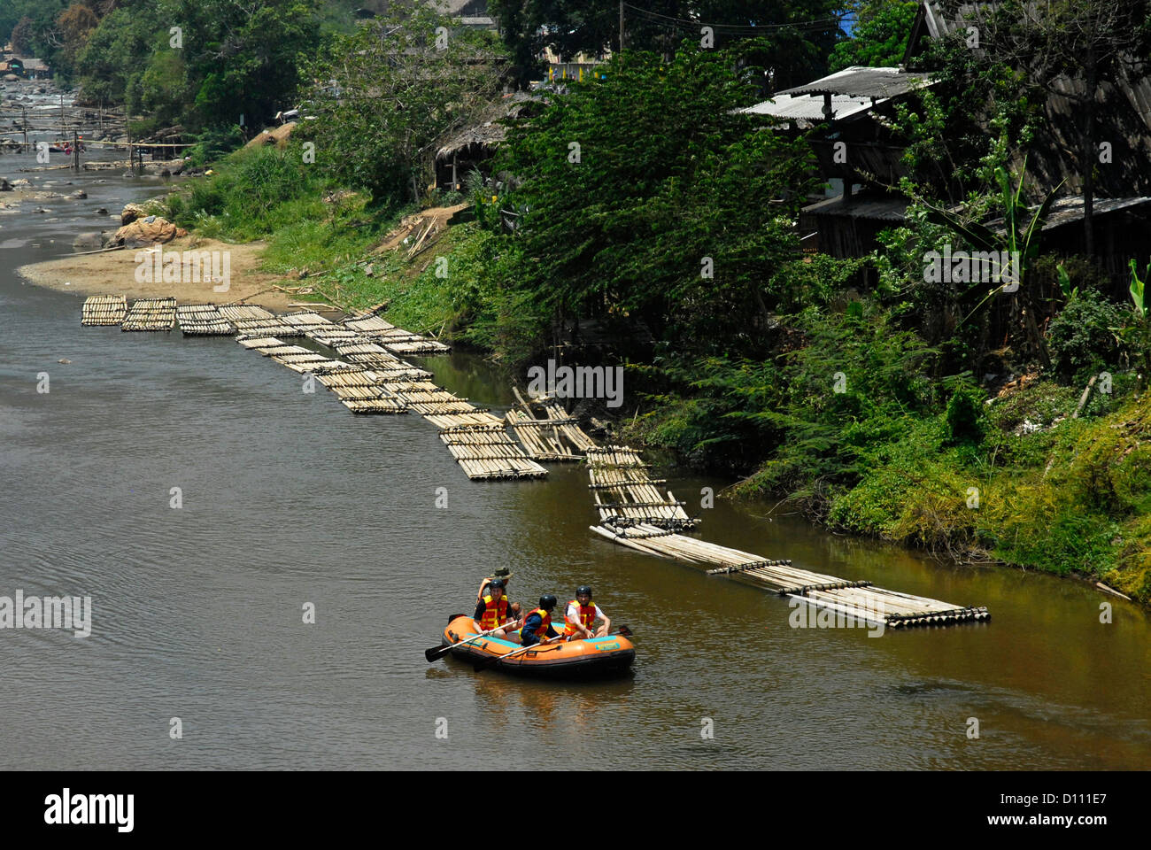 Fiume, Boat People, frazioni, Verde, lisu Sri Dong Yen. Mae Teang, Chiang Mai, Thailandia, Asia Foto Stock