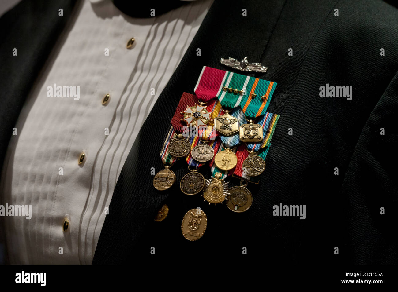 Femmina US Navy Chief Petty Officer cena abito uniforme con le medaglie Foto Stock
