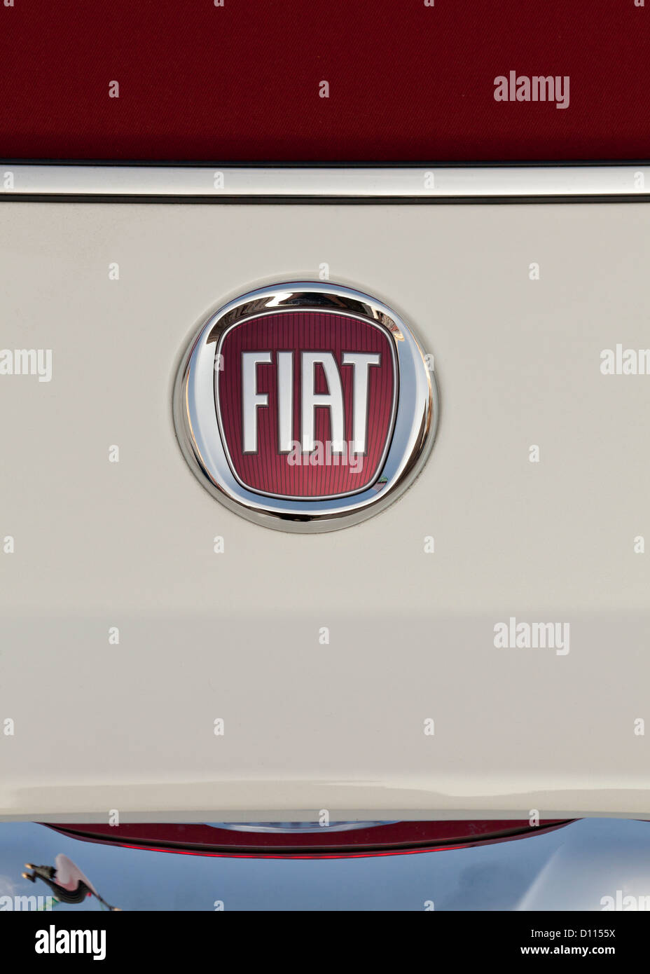 Il logo Fiat sul 500 Abarth Foto stock - Alamy