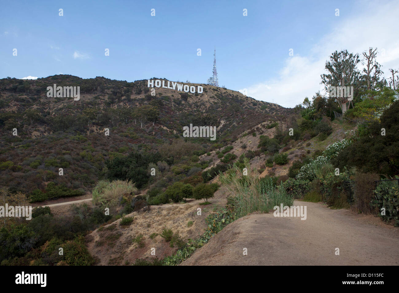 Ottobre 17, 2012 - Los Angeles, California, Stati Uniti - Tinseltown' s stella più grande, il segno di Hollywood, è stato ripristinato in tutta la sua bellezza ancora una volta, grazie a nove settimane di storica "face-lift' da Sherwin-Williams e il segno di Hollywood di fiducia. (Credito Immagine: © Alex Pitt/ZUMAPRESS.com) Foto Stock