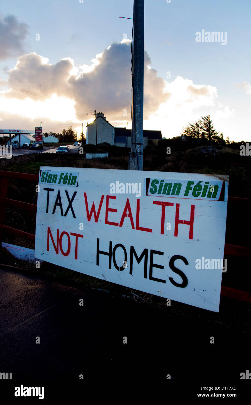 Il 5 dicembre 2012. Burtonport County Donegal Irlanda. Il paese è di per sé di controventamento per il suo sesto bilancio di austerità in quattro anni. Tagli di spesa e tassazione escursioni da 3,5 miliardi di euro sono impostati per essere ha annunciato che i capi di Stato e di governo insistono porterà la recessione in frantumi finanzia un passo più vicino alla indipendenza economica e la crescita. Una nuova proprietà fiscale di 0,18% del valore di una casa sarà tra le misure. Foto: Richard Wayman/Alamy Foto Stock