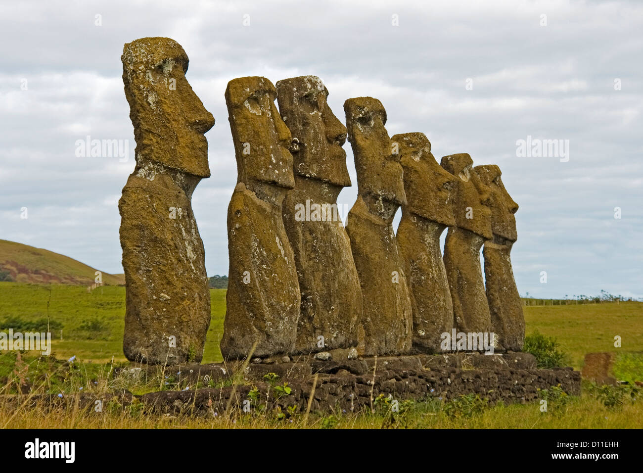 Statue di pietra - moai - presso l'Isola di Pasqua - a ahu Akivi Foto Stock