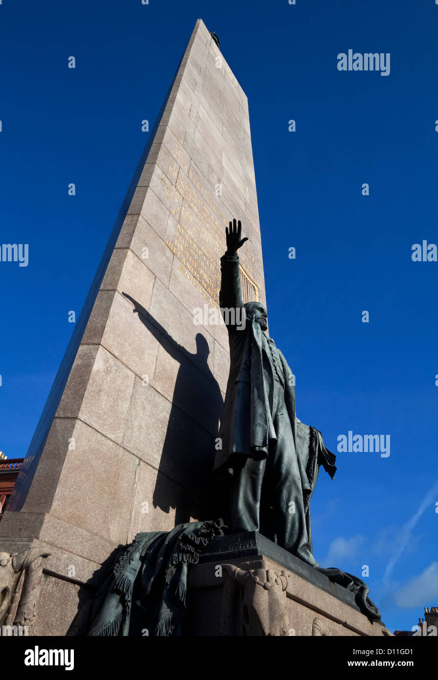 ( Charles Stewart ) Parnell monumento, progettata dallo scultore Augustus Saint Gaudens, O'Connell Street, Dublin, Irlanda Foto Stock