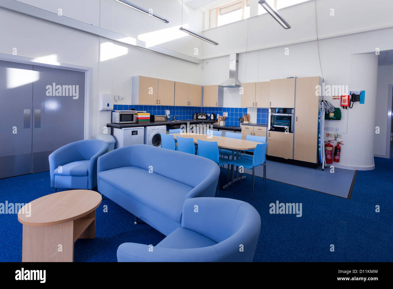 Cucina e soggiorno in aula Mountjoy Scuola, Beaminister. Foto Stock