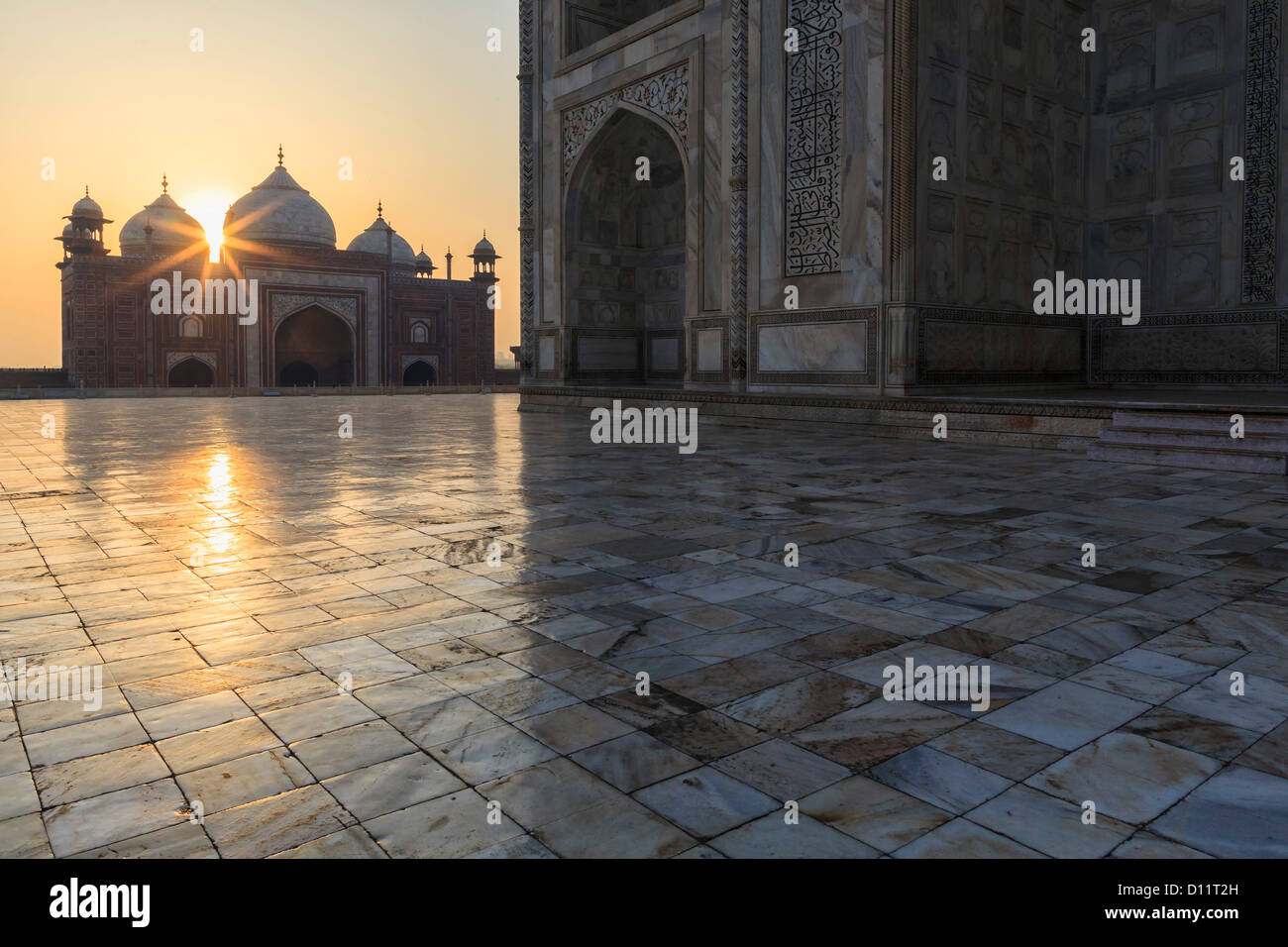 India, Uttar Pradesh, Agra, vista del Taj Mahal di sunrise Foto Stock