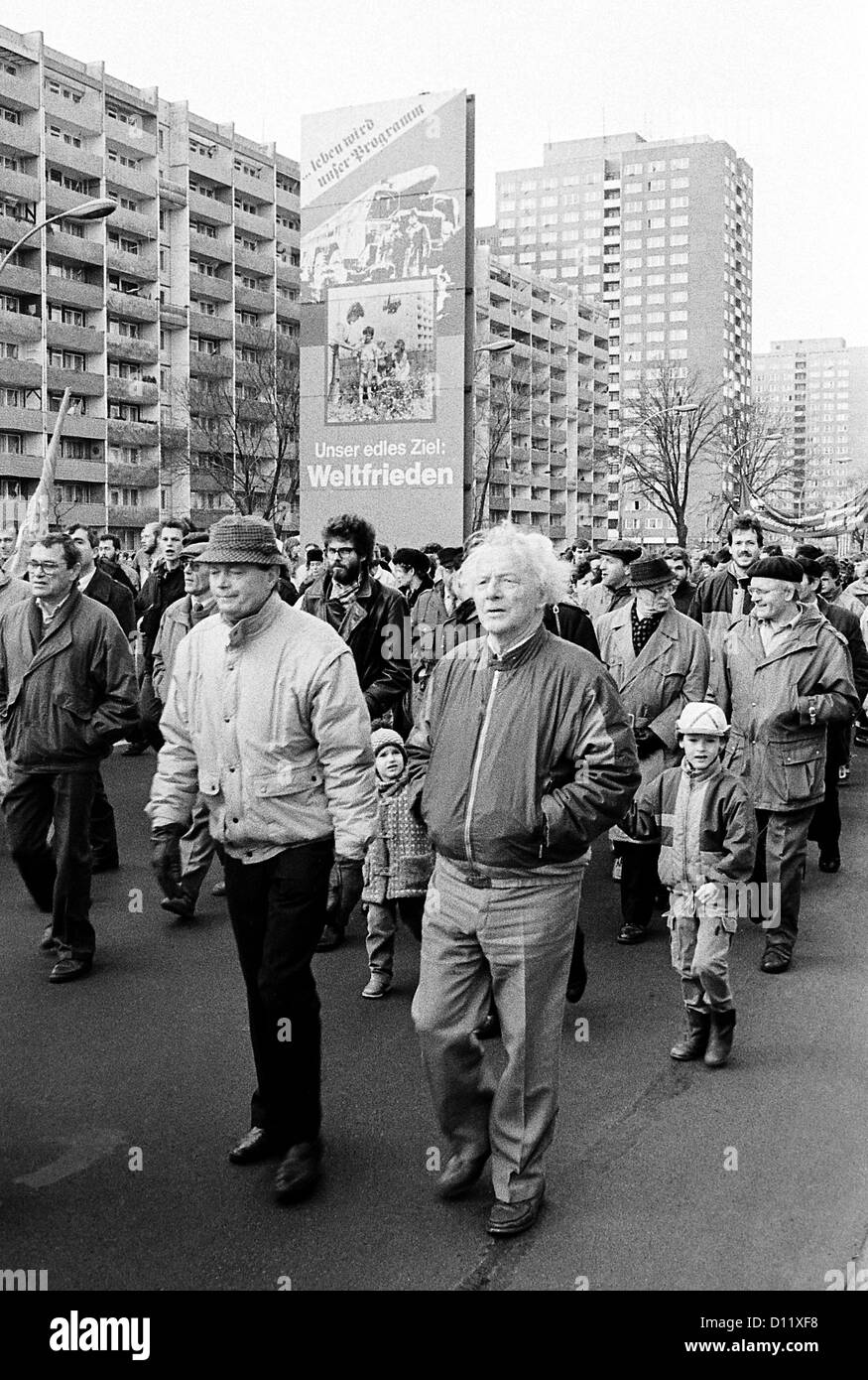Berlino, GDR per la dimostrazione in occasione dell'anniversario della Rosa al Lussemburgo di Alt-Friedrichsfelde Foto Stock