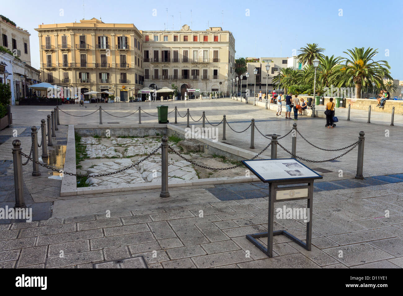 L'Italia, Puglia, Bari, Piazza del Ferrarese. Foto Stock