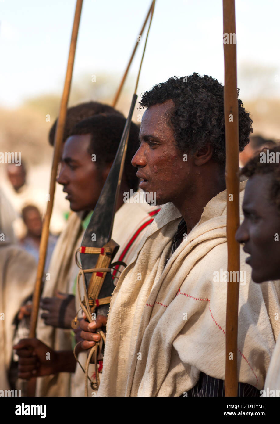 Giovani Karrayyu trib uomini durante la cerimonia Gadaaa, Metahara, Etiopia Foto Stock
