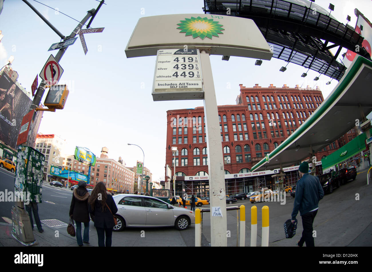 I prezzi del gas a BP la stazione di gas nel quartiere di Soho di Manhattan a New York Foto Stock