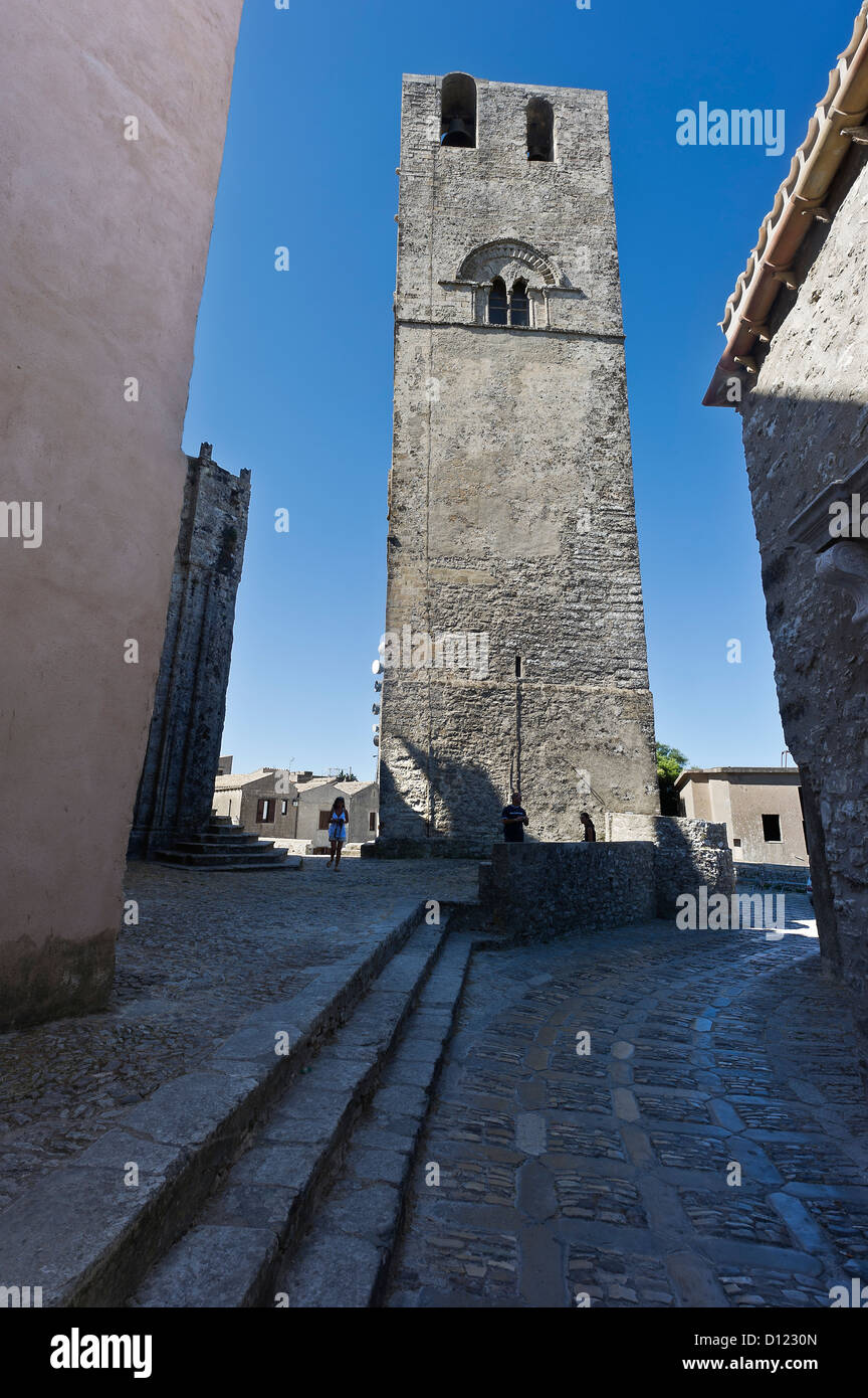 La torre campanaria, Erice, provincia di Trapani, Sicilia, Italia Foto Stock